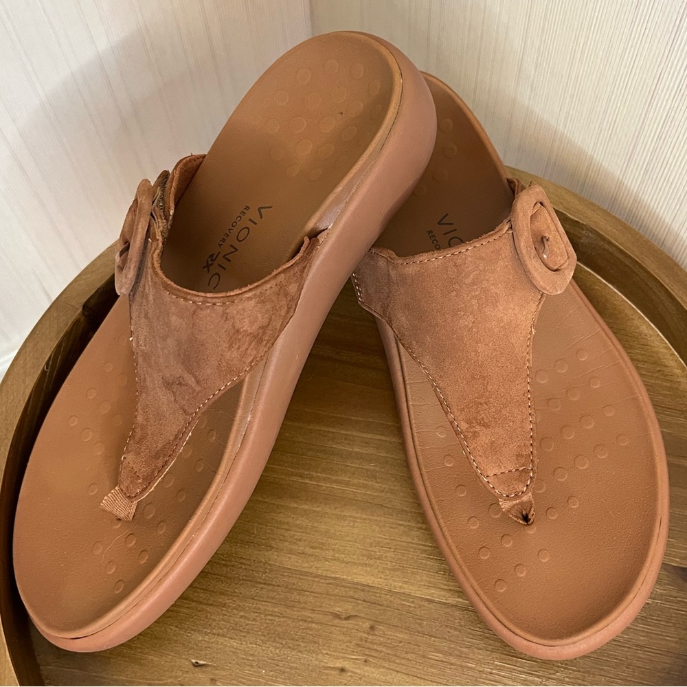 Vionic Rx Brown Suede toepost flipflops size 7.5